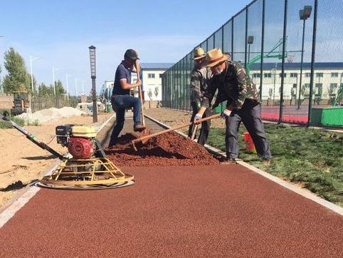 公園里彩色的軟地面是什么材料